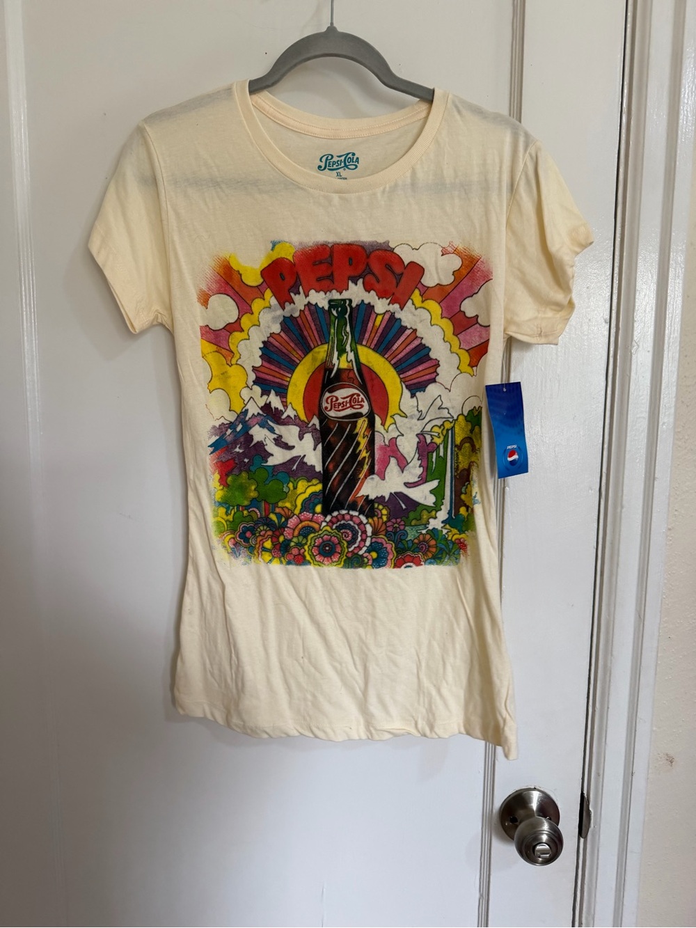 NWT Pepsi psychedelic Graphic Tee in Cream women’s